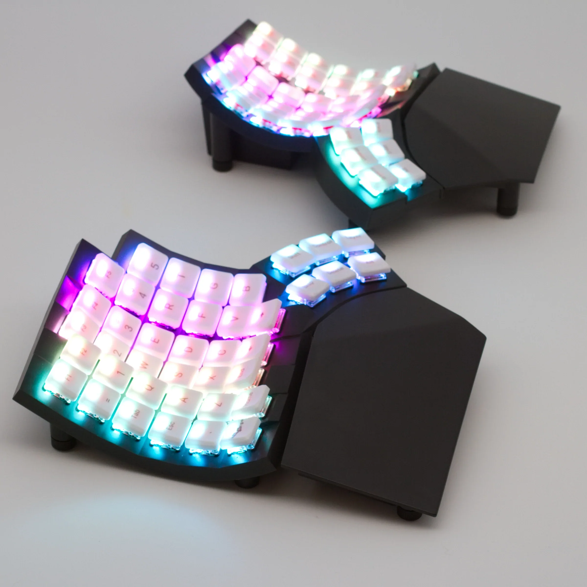 [SOLDERING REQUIRED] Glove80 Ergonomic Keyboard Revision 2 with Travel Case (Switches Not Soldered) - Image 6